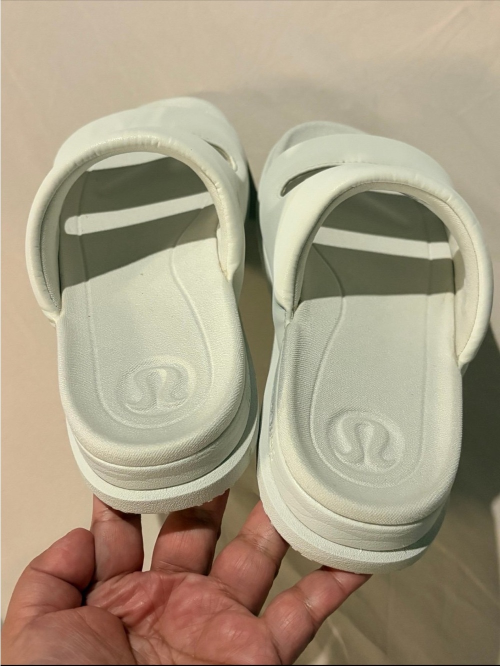 LULULEMON RESTFEEL WOMANS SLIDE - Picture 3 of 4